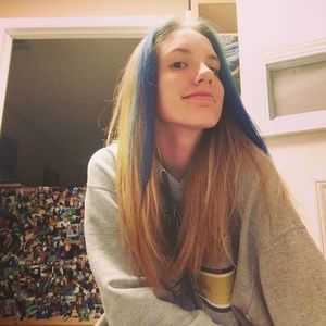 Meet your Posher, Alexis